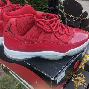 ❣️📍Red Air Jordan 11 "win like 96" size 10 Excellent condition ❣️📍